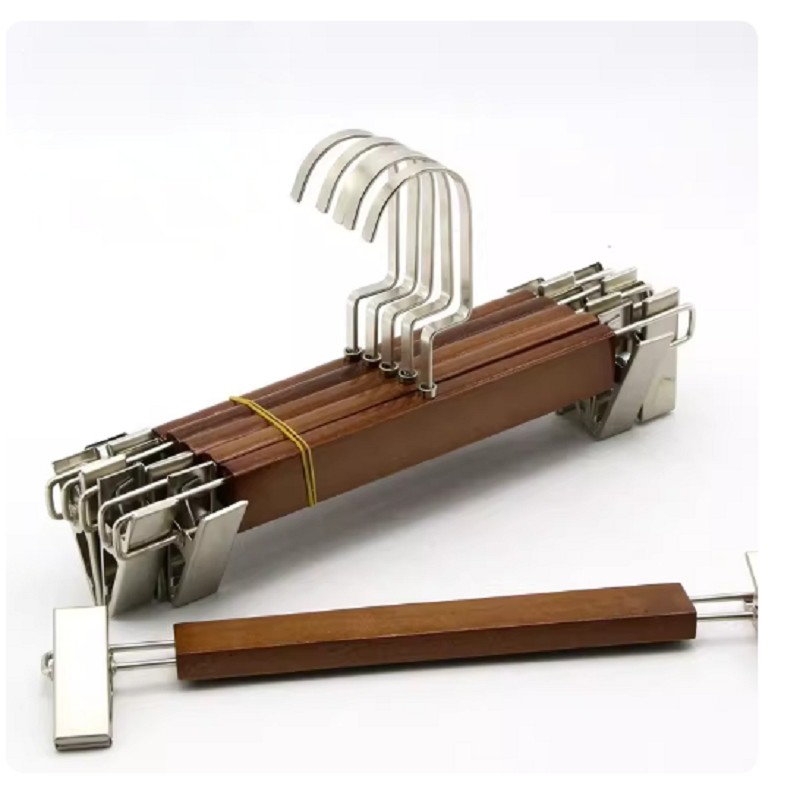 سكة تعليق البنطلون